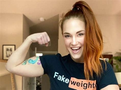 Siri Dahl Biography, Age, Wiki, Height, Weight, Boyfriend, Family .
